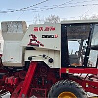 雷沃4LZ-8E2自走式谷物联合收割机