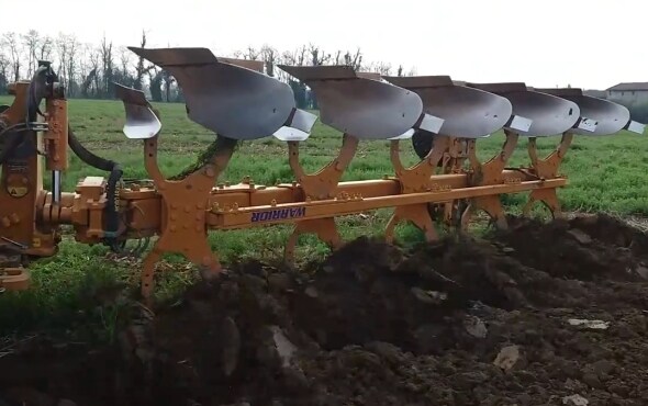 华伦天农MORO MVP系列犁作业视频