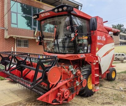 雷沃4LZ-10M7自走式谷物联合收割机