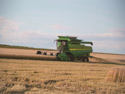 约翰迪尔C230联合收割机