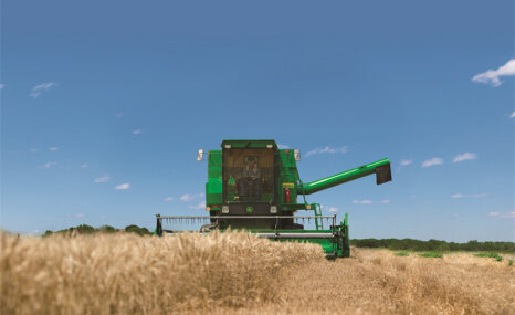 约翰迪尔W100联合收割机