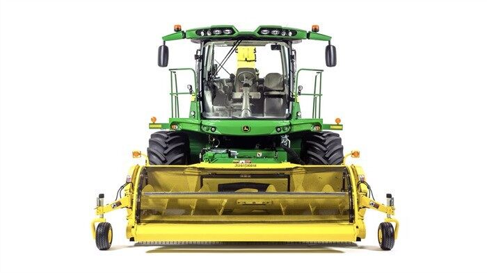 约翰迪尔8200自走式青贮收获机