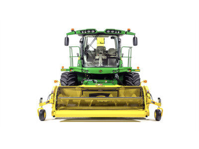 约翰迪尔8200自走式青贮收获机