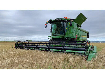 约翰迪尔S760联合收割机