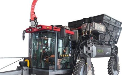 华玺4QZ-1自走式本青储机