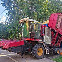 圣春雨4YZP-4H自走式玉米收获机
