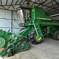 约翰迪尔C120联合收割机