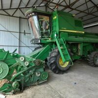 约翰迪尔C120联合收割机