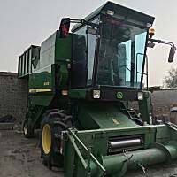 约翰迪尔W100联合收割机