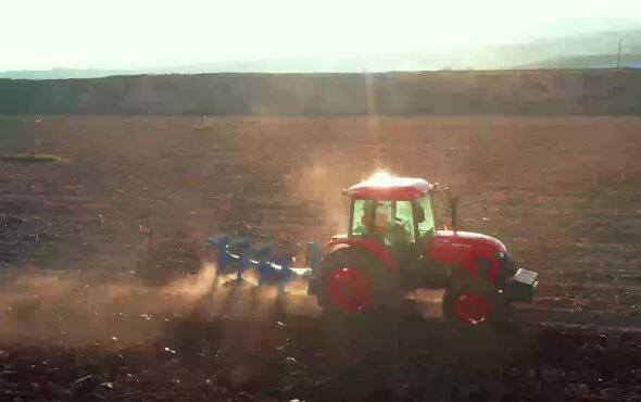 久保田70-95马力拖拉机作业视频