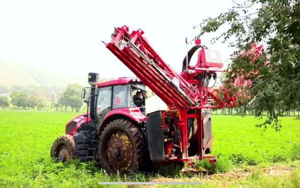 美诺3WP-1660型喷杆喷雾机作业视频