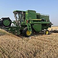 约翰迪尔W230谷物联合收割机