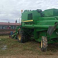 约翰迪尔C230联合收割机