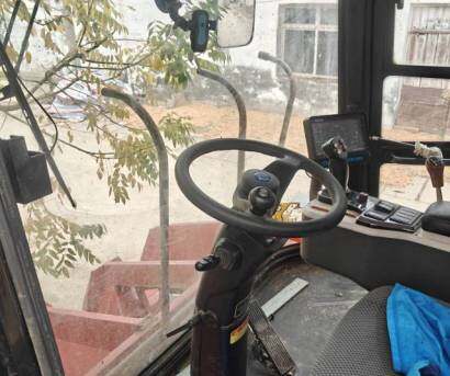 勇猛4YZ-4EQ1自走式玉米收获机