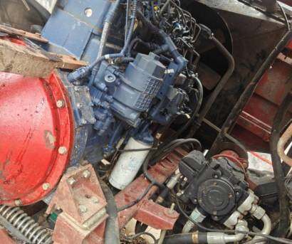 勇猛4YZ-4EQ1自走式玉米收获机