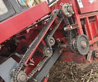 勇猛4YZ-4EQ1自走式玉米收获机