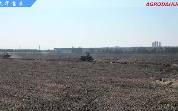 大华宝来重棍、笼式辊大中箱旋耕机同时旋耕作业视频