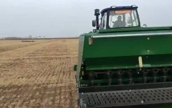 帝辛丰免耕条播机（分体式）作业视频