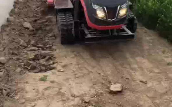 一旋50马力履带拖拉机旋耕功能视频2