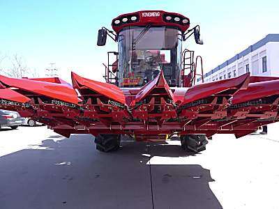 勇猛机械4YZ-6A15自走式玉米收获机