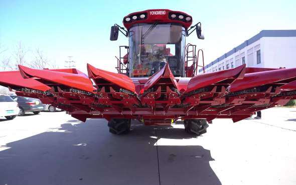 勇猛机械4YZ-6A15自走式玉米收获机