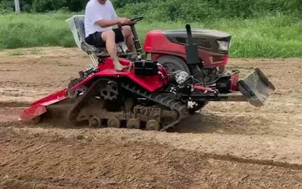 一旋35马力乘坐式履带拖拉机旋耕作业视频