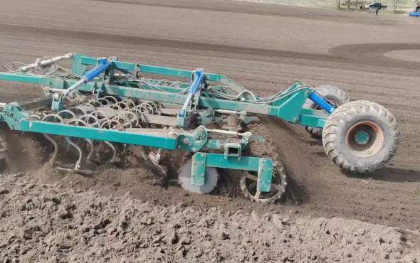 双剑1ZL—6.2联合整地机作业视频(2)