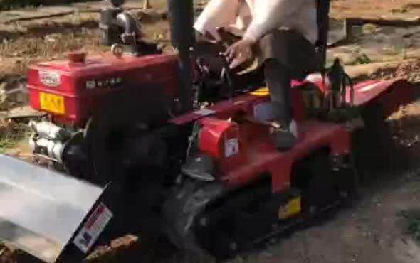 一旋25马力乘坐式履带旋耕机开沟作业视频