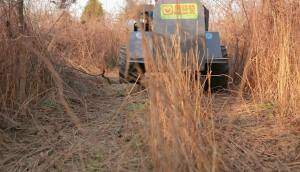 果哈哈大金刚四驱果园打药机视频介绍