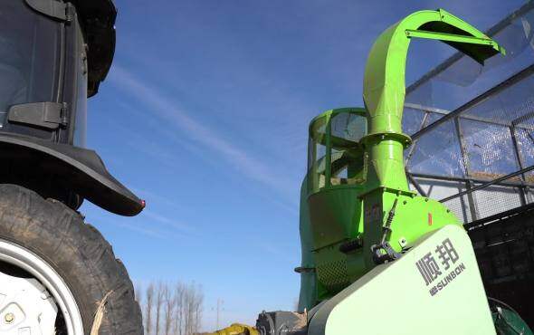 顺邦秸秆作业小能手1.3米秸秆收集机作业视频