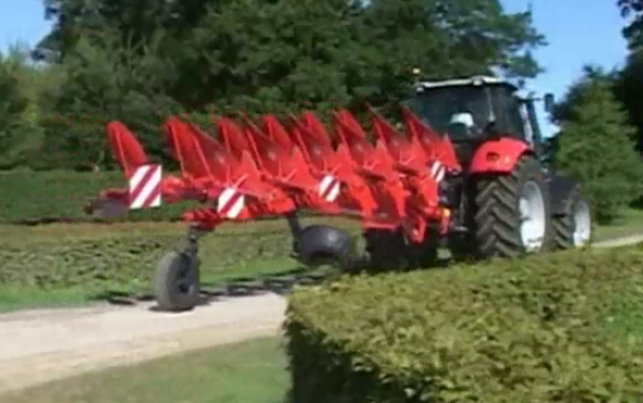 库恩MASTER123-153翻转犁作业视频