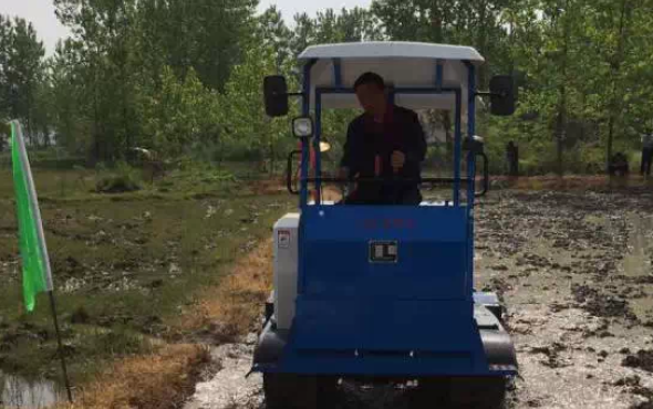 柳林1GZ60履带自走式旋耕机作业视频