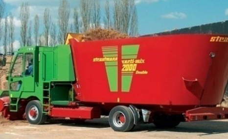 斯特劳曼2001DSF自走式饲料搅拌车