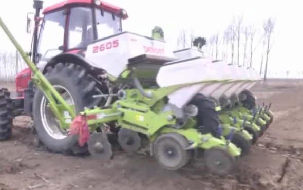德邦大为2605气吸式免耕精密播种机作业视频
