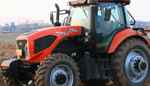 东方红LF1504动力换挡拖拉机作业视频