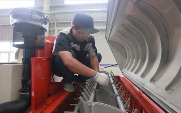 雷沃谷神RG系列水稻机维护与保养