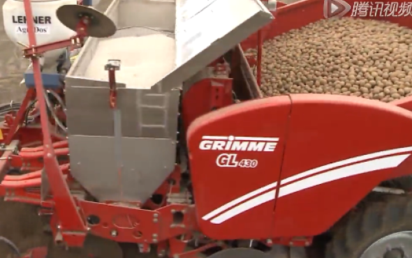 格立莫GL430四行牵引马铃薯播种机作业视频