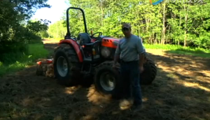 麦考密克X10拖拉机耙地作业