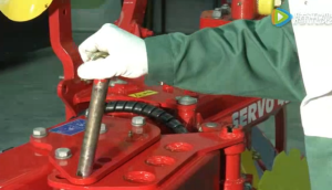 博田液压翻转犁运输和限深轮的调整演示