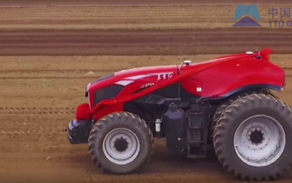 东方红无人驾驶拖拉机